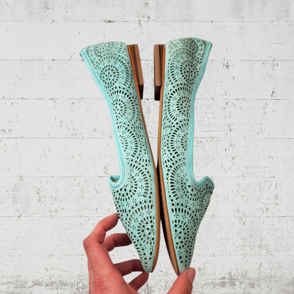 Vince Camuto Lancaster Mint Green Suede Perforated Pointed Toe Loafers Flats 12M - Picture 3 of 8